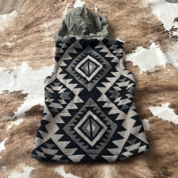 Drawstring Vest - Picture 3 of 3